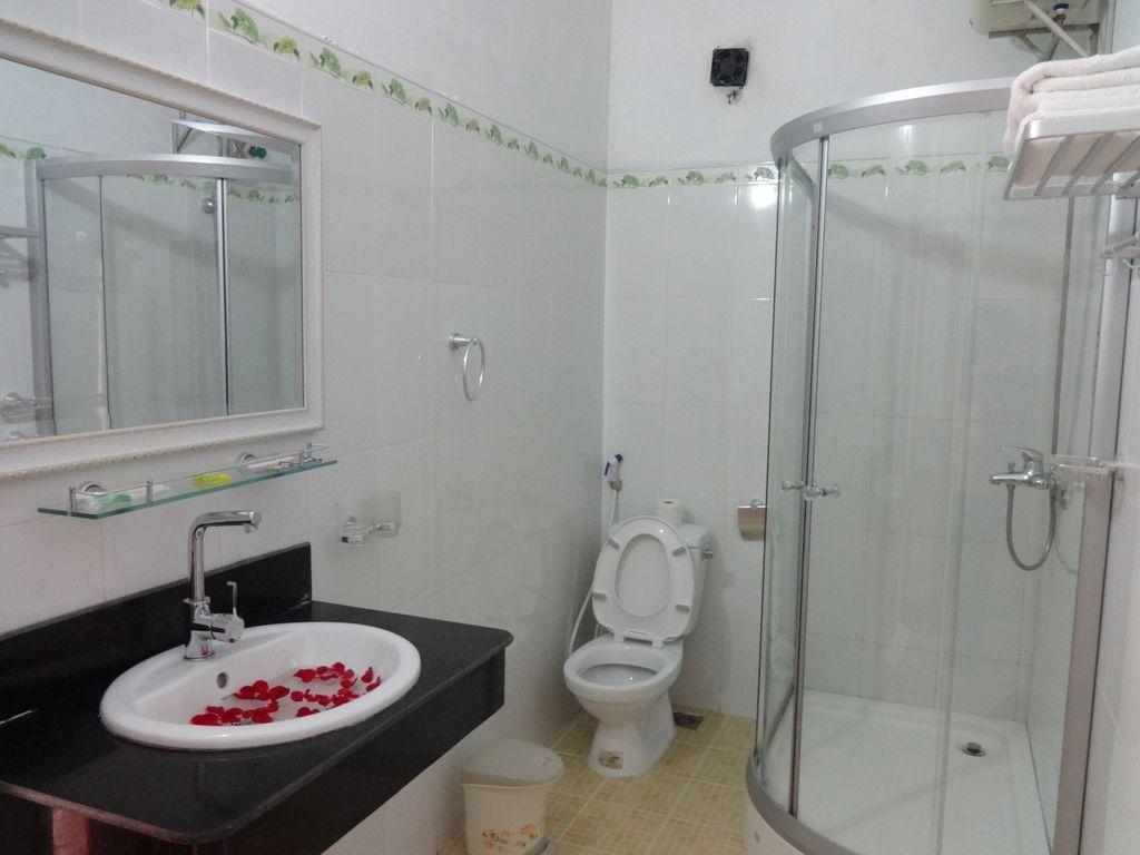 Nam Hoa Hotel Нин Бин Екстериор снимка